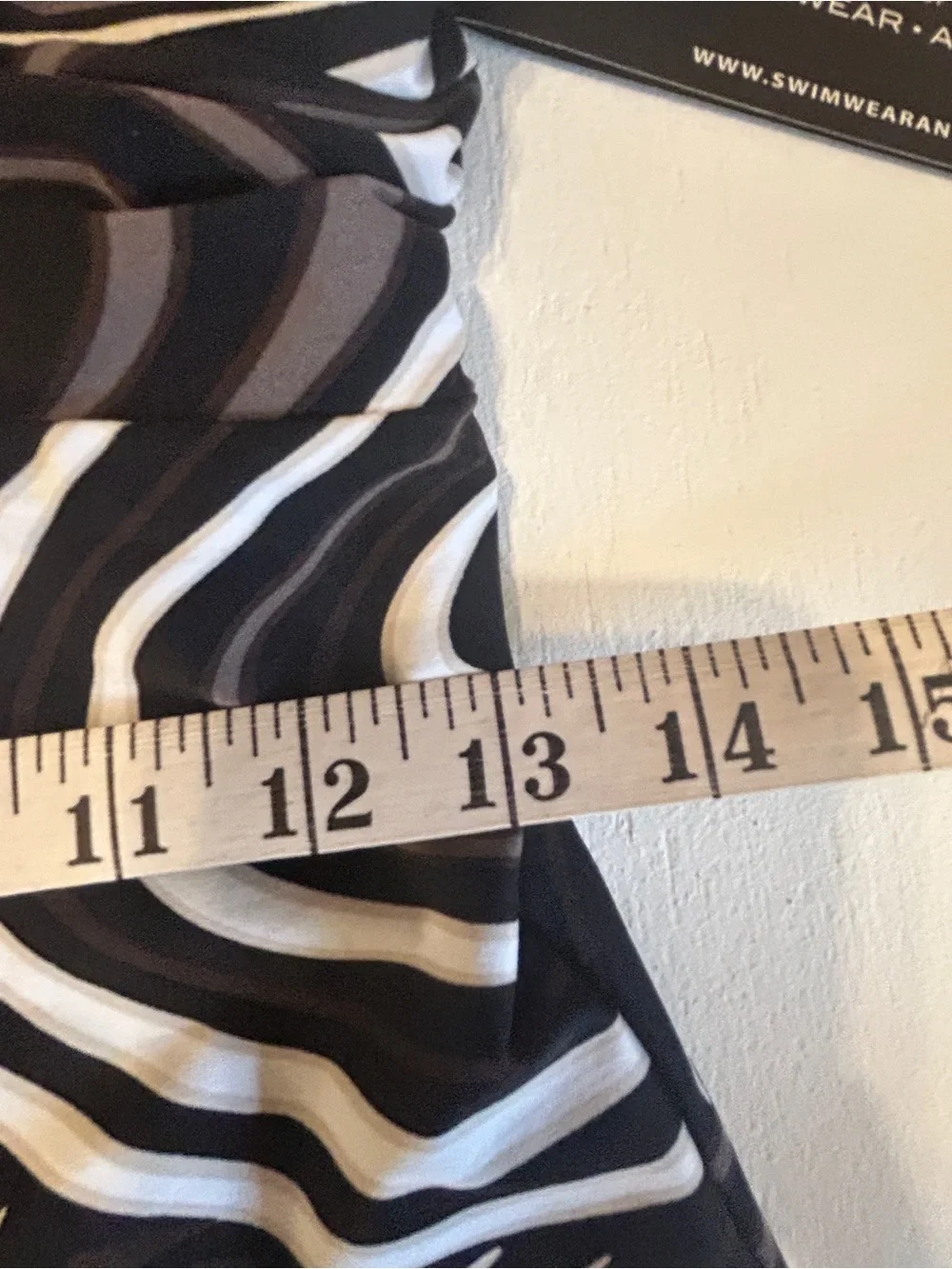 Coco Reef Black White Abstract Swirl One Piece Swimsuit 38D Bra Sized NWT - Picture 7 of 7